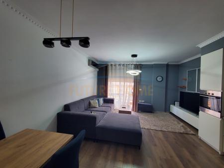 Tirane, jepet me qera apartament 2+1+Ballkon Kati 4, 104 m² 450 € 