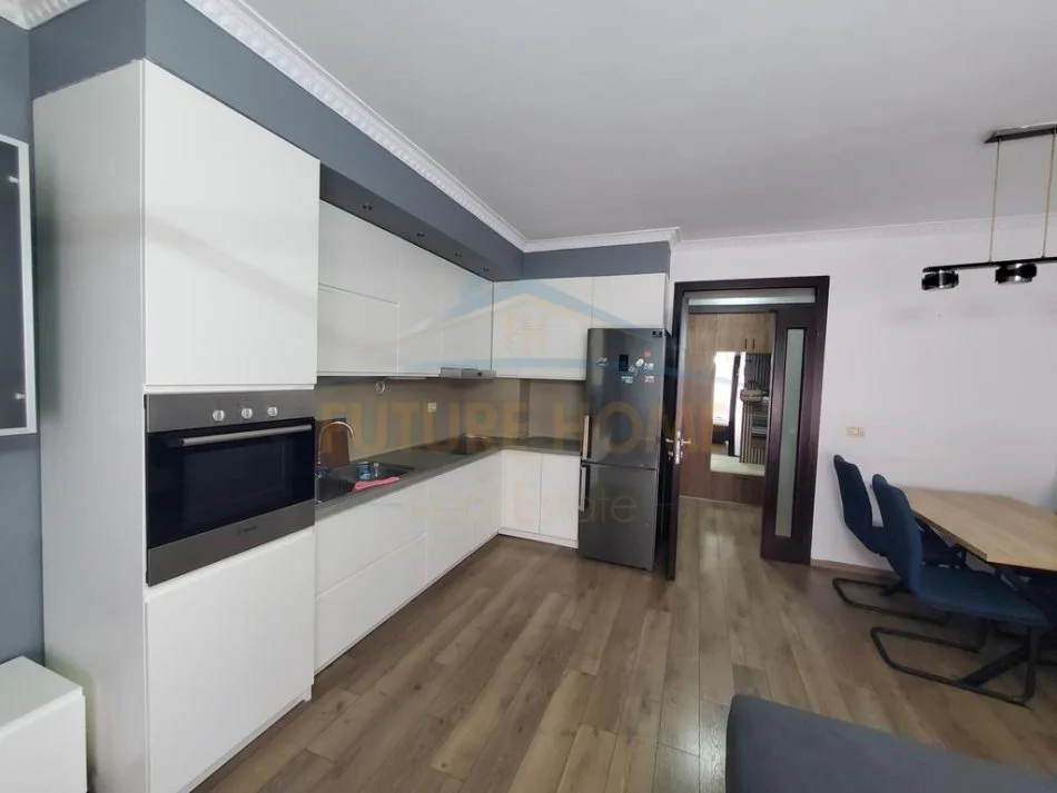 Tirane, jepet me qera apartament 2+1 Kati 4, 104 m² 450 € (PRANE RESTORANT FRESKUT)