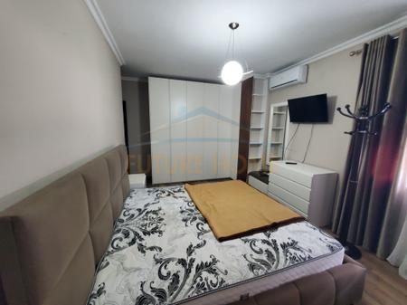 Tirane, jepet me qera apartament 2+1+Ballkon Kati 4, 104 m² 450 € 
