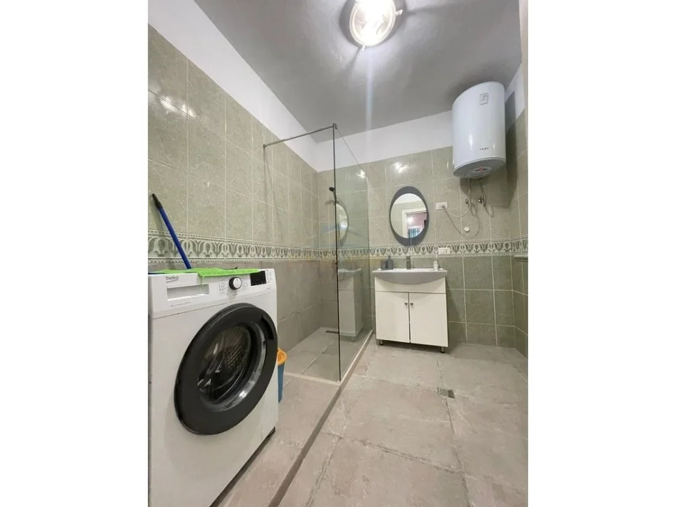 Tirane, jepet me qera apartament 2+1 Kati 7, 110 m² 700 € 