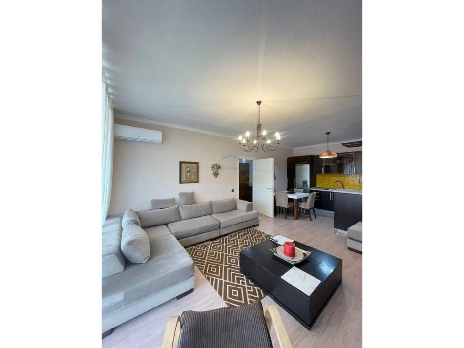 Tirane, jepet me qera apartament 2+1+Ballkon Kati 7, 110 m² 700 € 