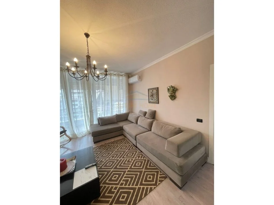 Tirane, jepet me qera apartament 2+1 Kati 7, 110 m² 700 € (KOMPLEKSI KIKA 1)