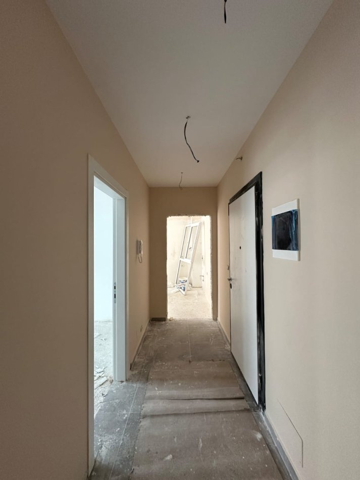 Tirane, shitet apartament 2+1+Ballkon Kati 6, 83 m² 83.300 € (Univers City)
