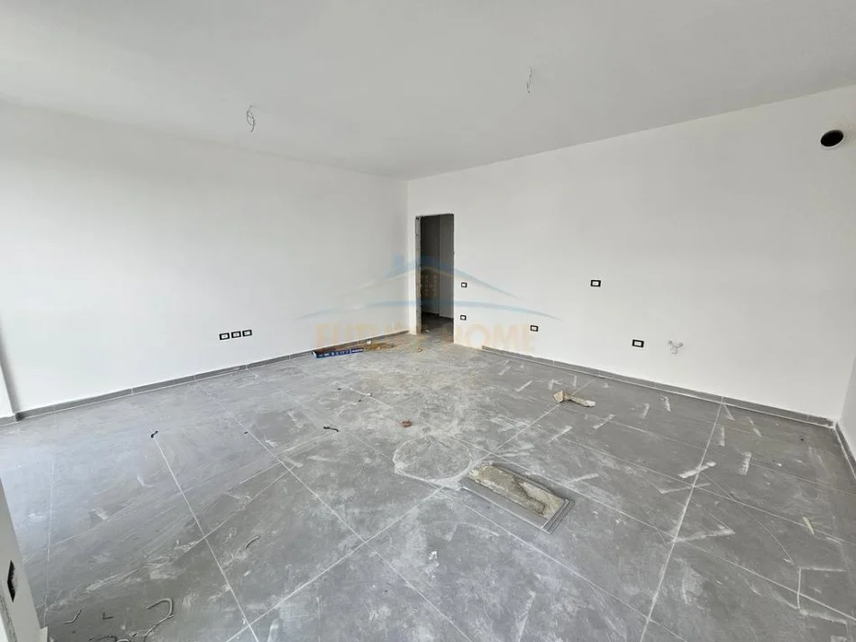 Tirane, shitet apartament 2+1+Ballkon Kati 3, 124 m² 208.000 € (Bulevardi i Ri)