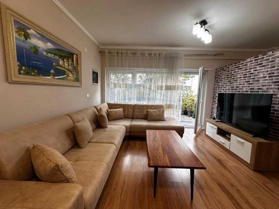 Tirane, jepet me qera apartament duplex 2+1+Ballkon Kati 1, 109 m² 700 € (Rezidenca Kodra e Diellit 2)