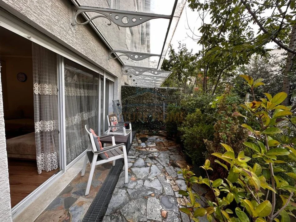 Tirane, jepet me qera apartament 2+1 Kati 1, 109 m² 700 € 