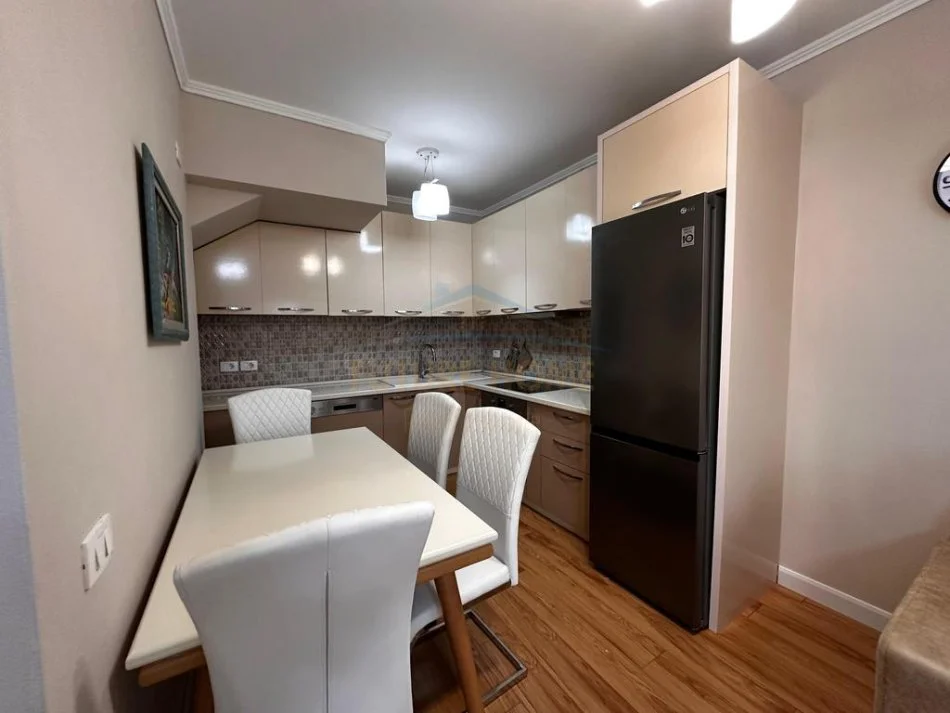 Tirane, jepet me qera apartament duplex 2+1+Ballkon Kati 1, 109 m² 700 € (Rezidenca Kodra e Diellit 2)