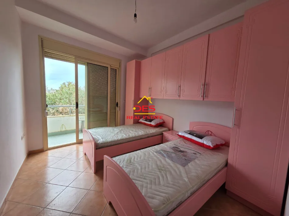 Vlore, jepet me qera apartament 2+1+Ballkon Kati 2, 90 m² 400 € (Rruga Sazani)