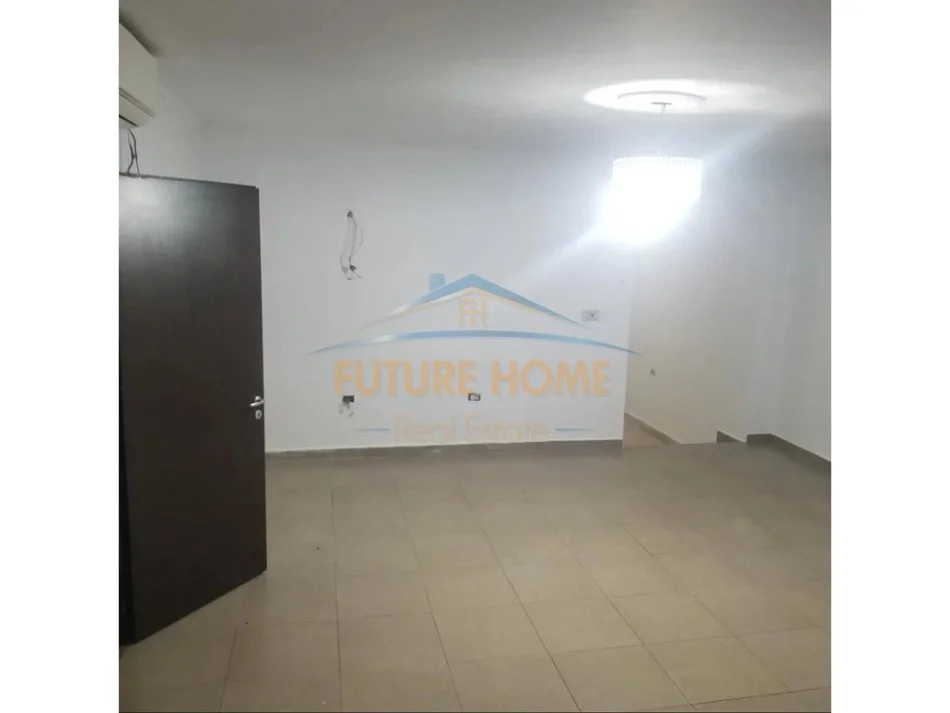 Tirane, jepet me qera apartament 1+1 Kati 1, 65 m² 700 € 