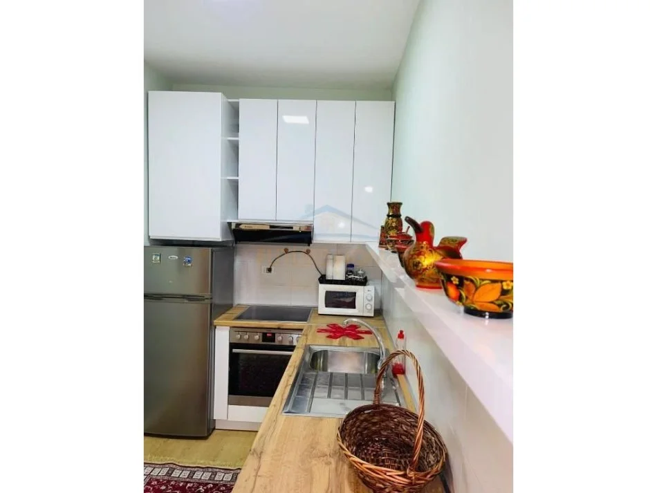 Tirane, jepet me qera apartament 1+1 Kati 2, 76 m² 600 € 