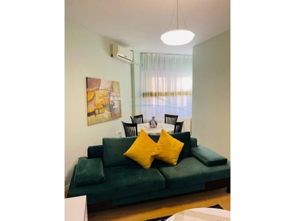 Tirane, jepet me qera 1+1 Kati 2, 75 m² 600 € 