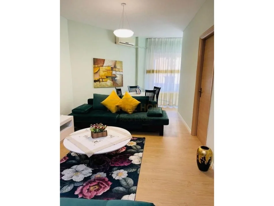 Tirane, jepet me qera 1+1 Kati 2, 75 m² 600 € 