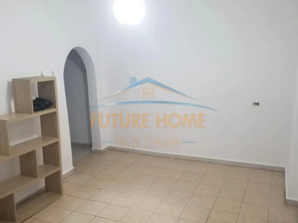 Tirane, jepet me qera apartament 1+1 Kati 1, 65 m² 700 € 
