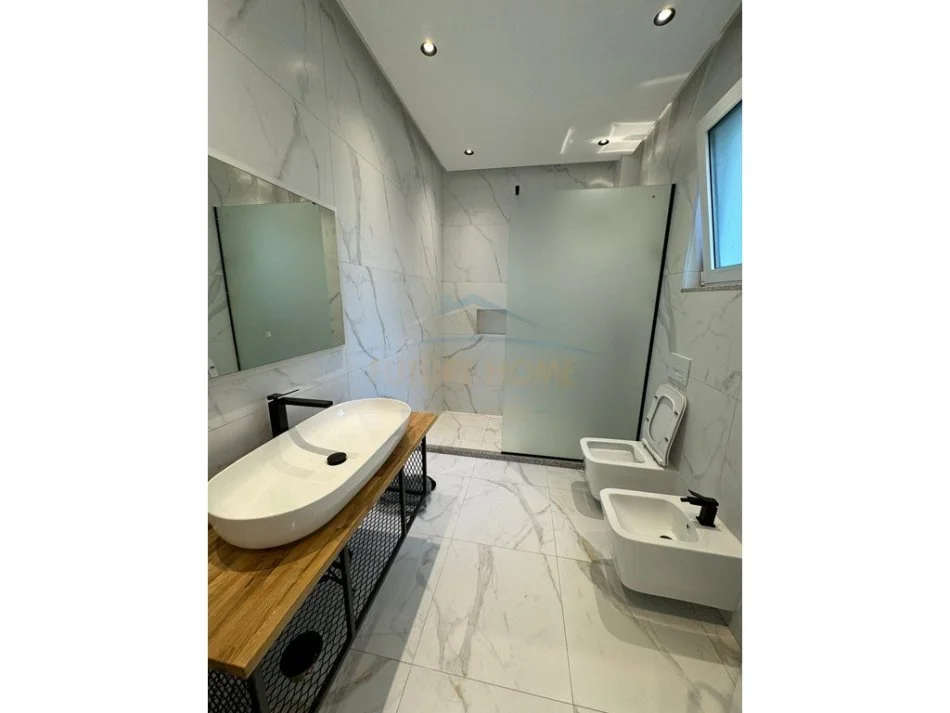 Tirane, jepet me qera Vile Kati 0, 107 m² 1.000 € 