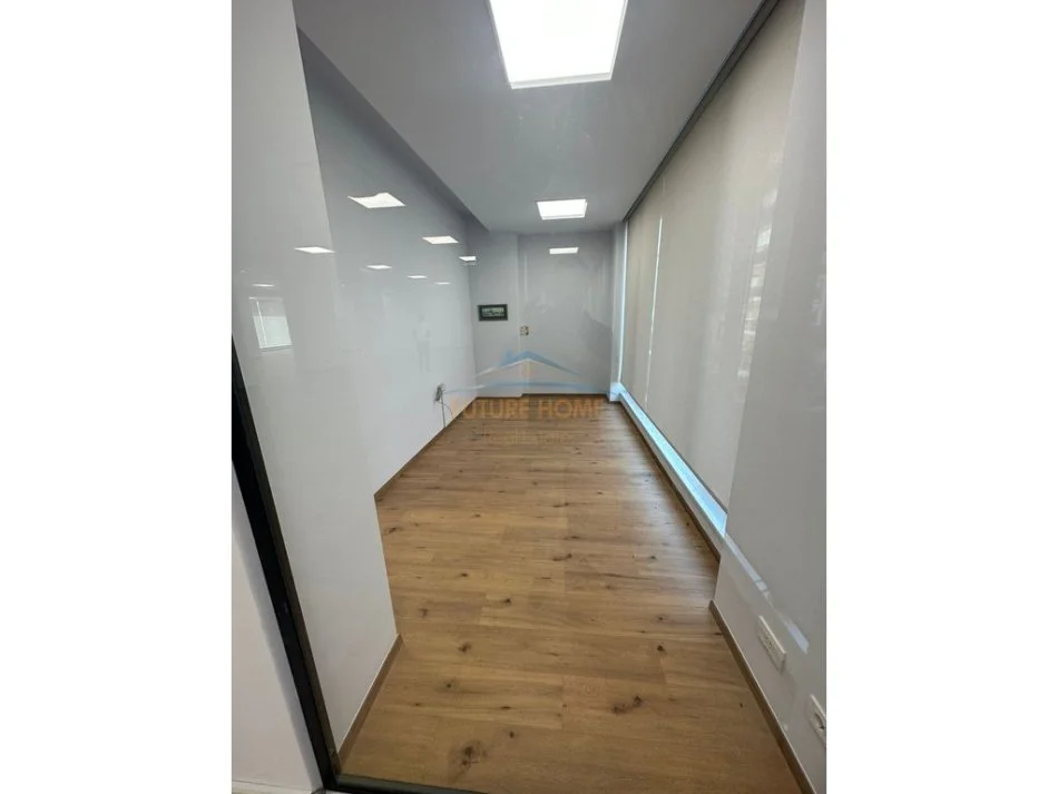 Tirane, jepet me qera zyre Kati 2, 440 m² 7.500 € (KOMPLEKSI DELI JORGJI)