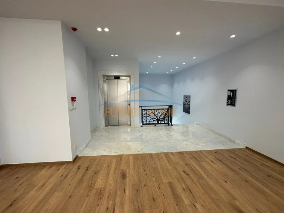 Tirane, jepet me qera zyre Kati 2, 440 m² 7.500 € (KOMPLEKSI DELI JORGJI)