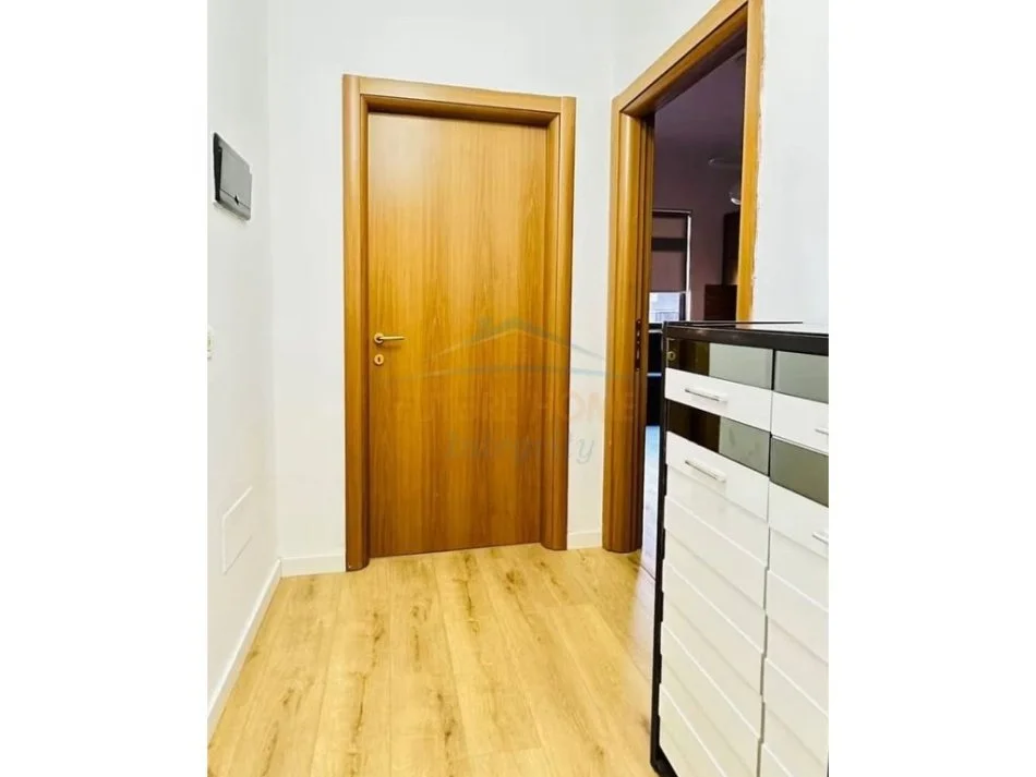 Tirane, jepet me qera apartament 1+1 Kati 1, 50 m² 600 € 