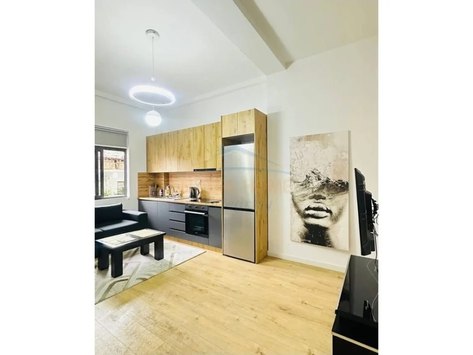 Tirane, jepet me qera apartament 1+1 Kati 1, 50 m² 600 € 