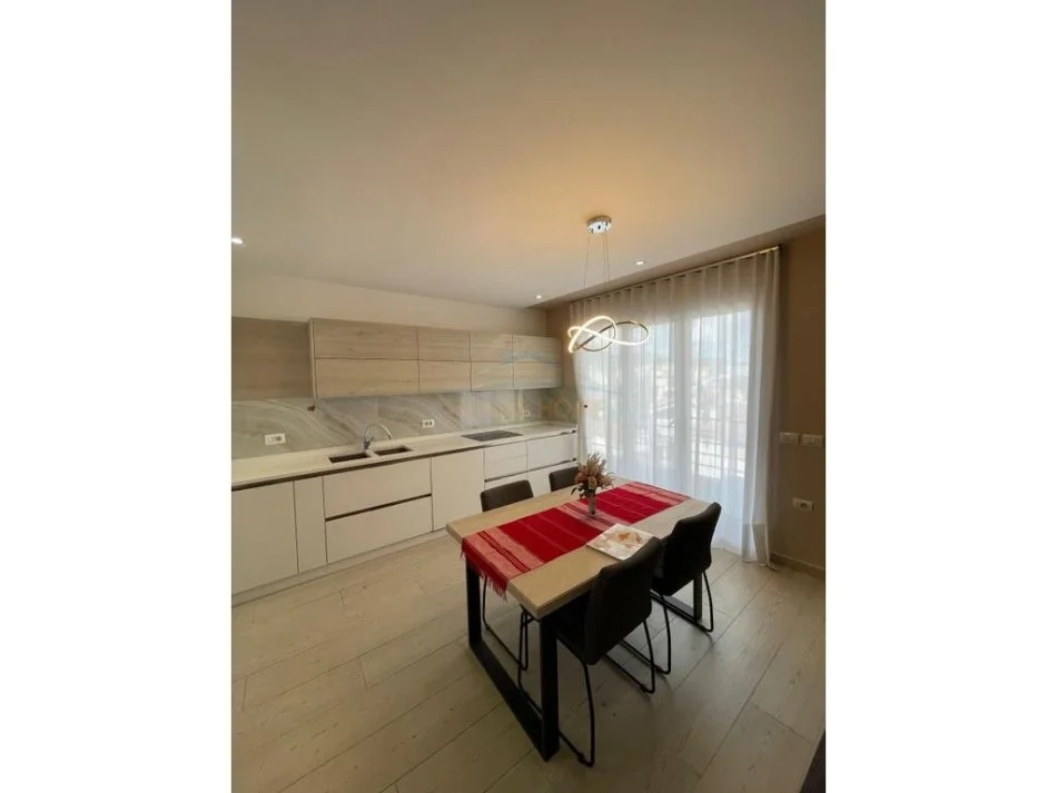 Tirane, jepet me qera apartament 1+1 Kati 5, 78 m² 600 € 