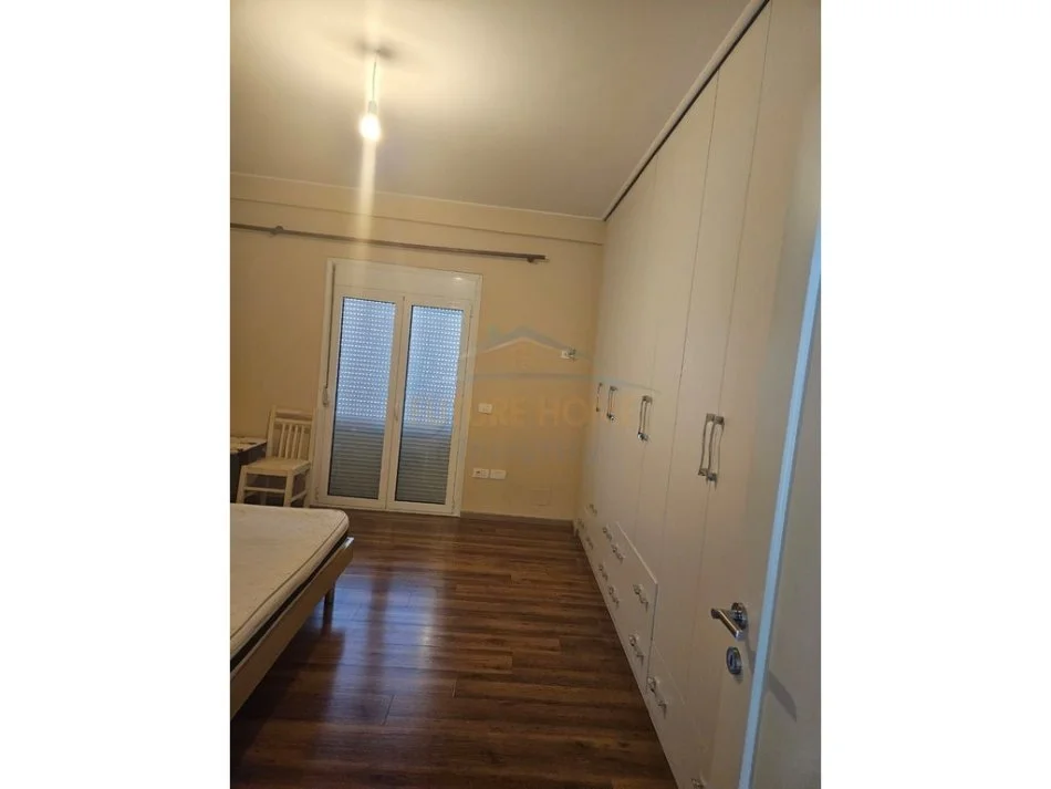 Tirane, jepet me qera Vile 3+1 Kati 3, 160 m² 550 € 