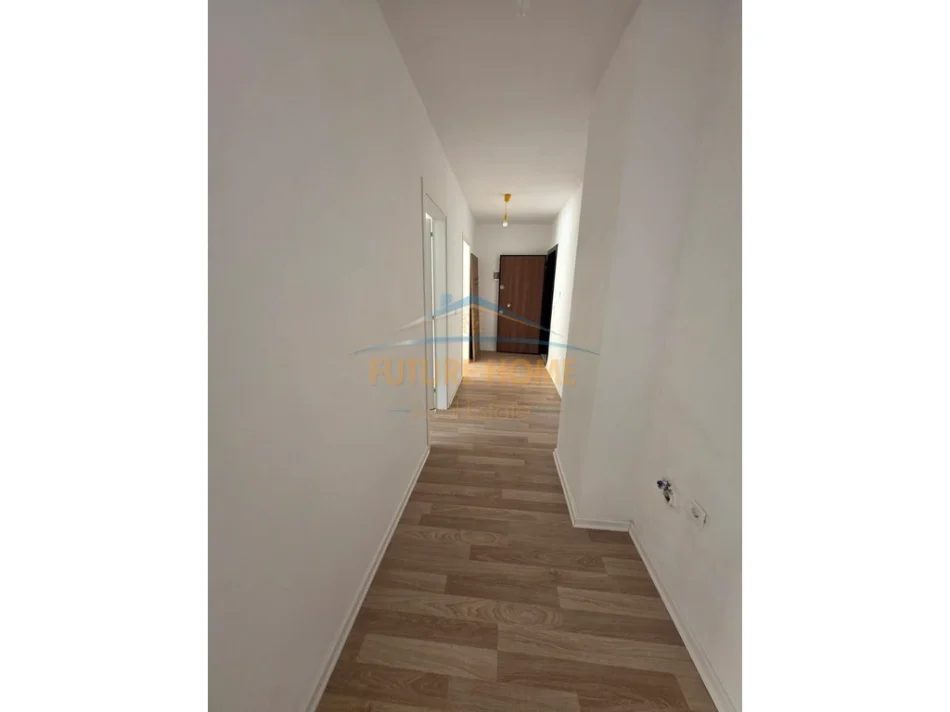 Tirane, jepet me qera apartament 1+1+Ballkon Kati 1, 154 m² 450 € (Shkoze)