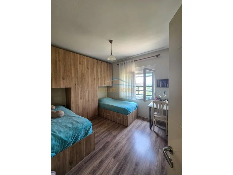 Tirane, shitet apartament 2+1+Ballkon Kati 7, 95 m² 170.000 € (Laprake)