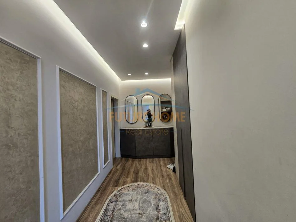 Tirane, shitet apartament 2+1+Aneks+Ballkon Kati 7, 95 m² 170.000 € (LAPRAKE)