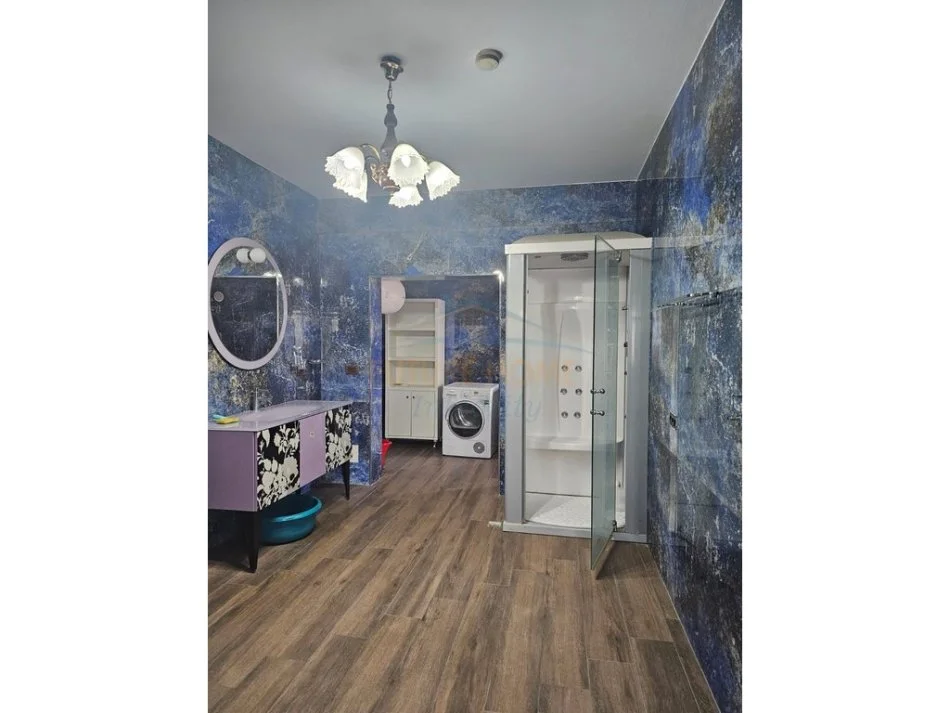 Shqiperi, jepet me qera apartament 2+1+Ballkon Kati 3, 150 m² 500 € 