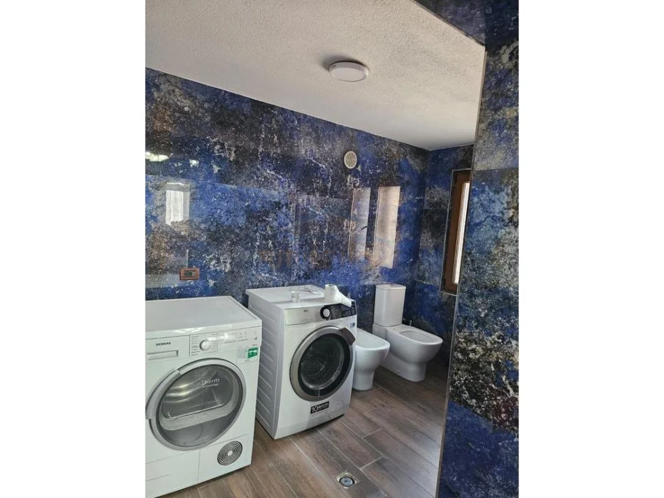 Shqiperi, jepet me qera apartament 2+1+Ballkon Kati 3, 150 m² 500 € 