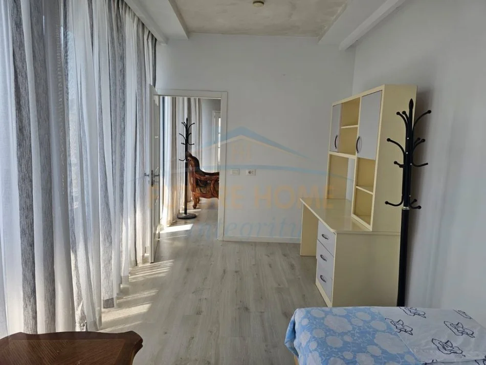 Shqiperi, jepet me qera apartament 2+1+Ballkon Kati 3, 150 m² 500 € 
