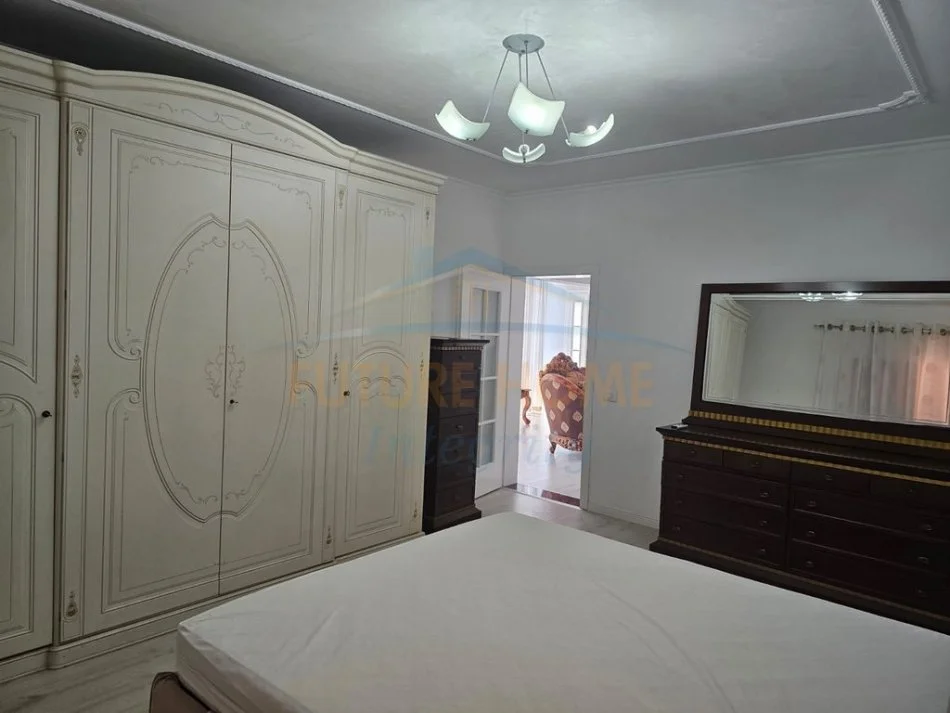 Shqiperi, jepet me qera apartament 2+1+Ballkon Kati 3, 150 m² 500 € 