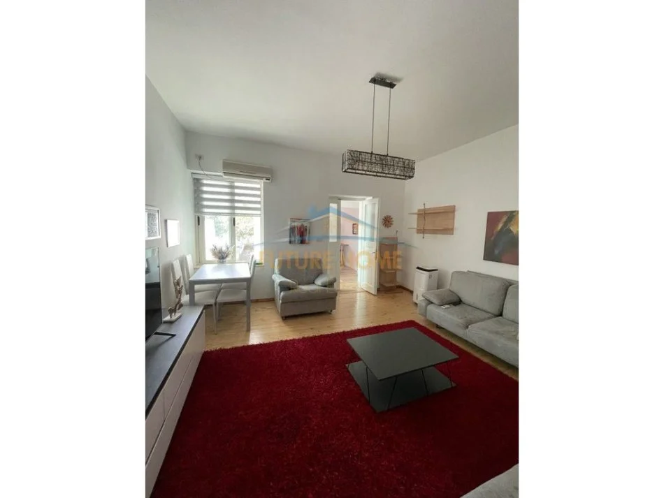 Tirane, jepet me qera apartament 1+1 Kati 1, 70 m² 600 € 