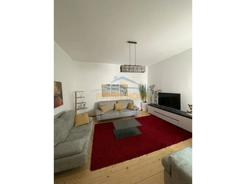 Tirane, jepet me qera 1+1 , 70 m² 600 € 