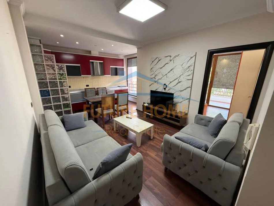 Tirane, jepet me qera apartament 2+1 Kati 3, 70 m² 550 € 