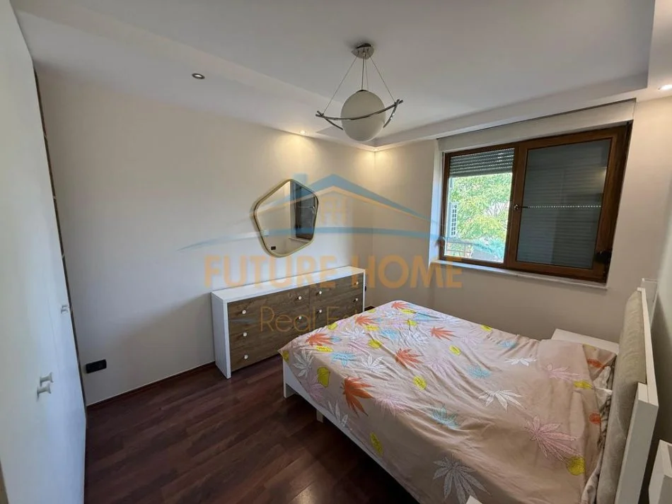 Tirane, jepet me qera apartament 2+1+Ballkon+Post Parkimi,  Kati 3, 70 m² 600 € (Kodra e Diellit)