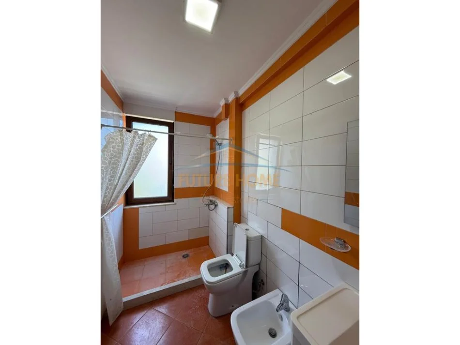 Tirane, jepet me qera apartament 2+1+Ballkon Kati 3, 70 m² 600 € 