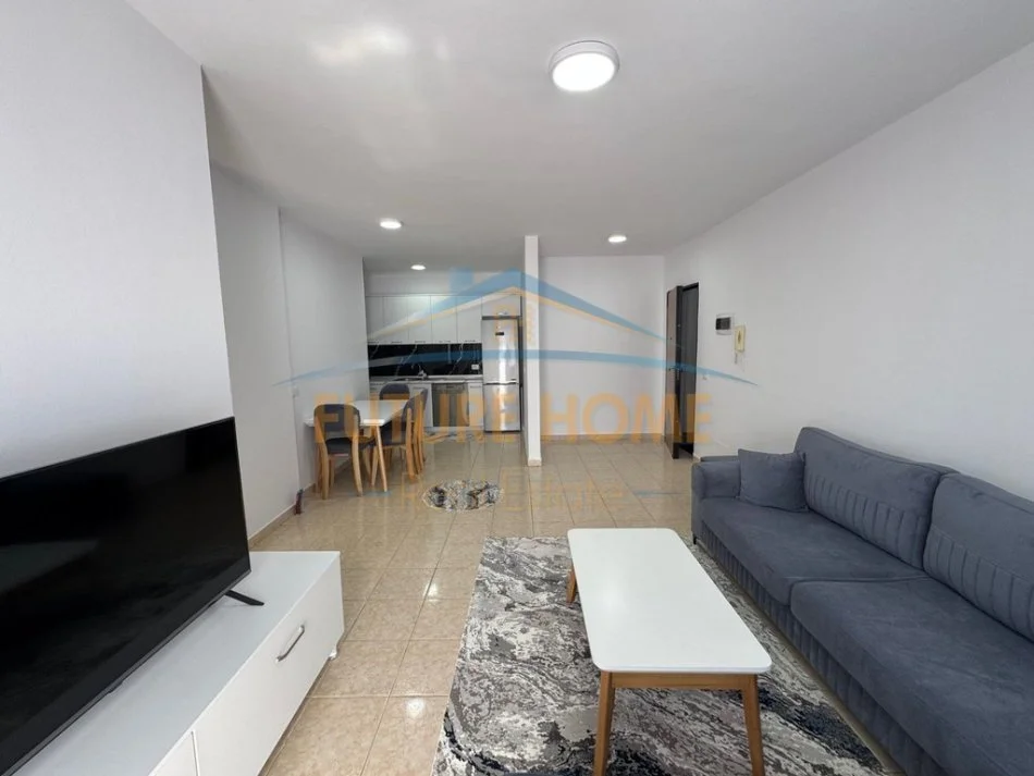 Tirane, jepet me qera apartament 2+1 Kati 4, 83 m² 650 € (Fusha E Aviacionit)