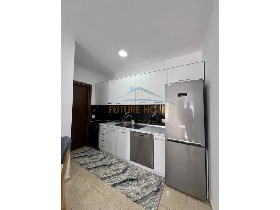 Tirane, jepet me qera apartament 2+1 Kati 4, 83 m² 800 € 