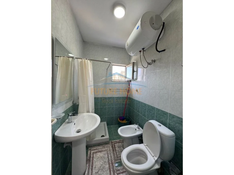 Tirane, jepet me qera apartament 2+1+Ballkon Kati 4, 83 m² 800 € 