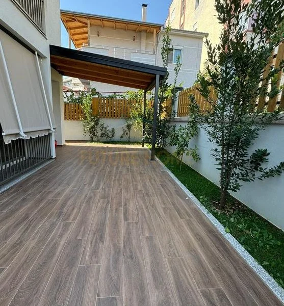 Tirane, jepet me qera Vile 2 Katshe Kati 2, 119 m² 900 € (fresku)
