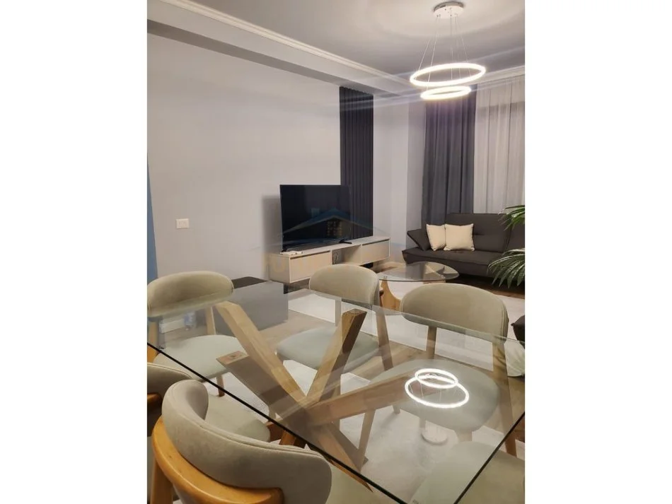 Tirane, jepet me qera apartament 2+1+Ballkon Kati 4, 120 m² 1.500 € (LIQENI THATE)  UNA56168