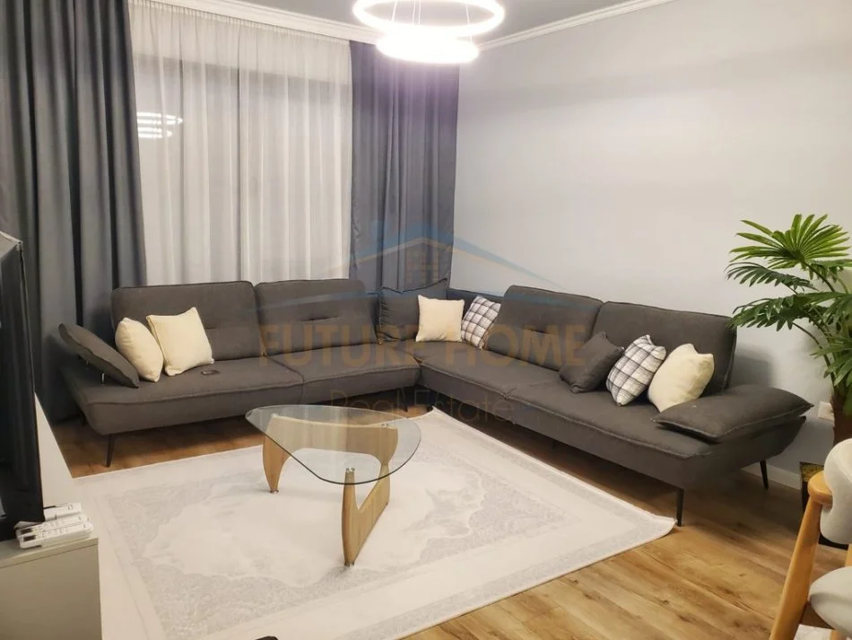 Tirane, jepet me qera apartament 2+1+Ballkon Kati 4, 120 m² 1.500 € (LIQENI THATE)  UNA56168