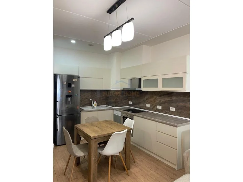 Tirane, jepet me qera apartament 2+1 Kati 1, 94 m² 800 € 