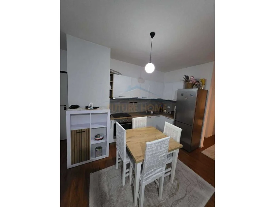 Tirane, jepet me qera apartament 2+1 , 93 m² 600 € 