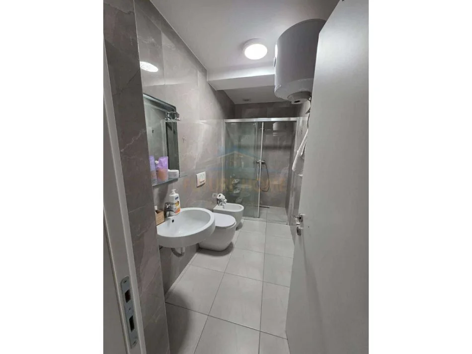 Tirane, jepet me qera apartament 2+1 , 93 m² 600 € 