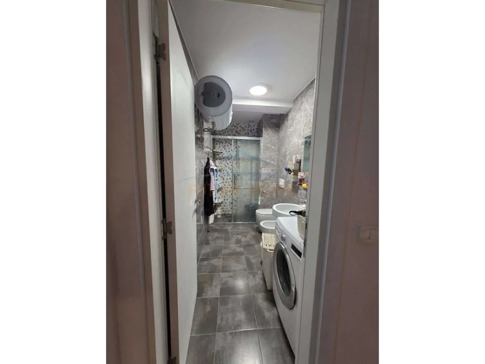 Tirane, jepet me qera apartament 2+1 , 93 m² 600 € 