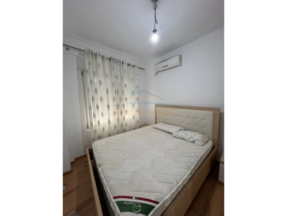 Tirane, jepet me qera apartament 2+1 Kati 0, 70 m² 650 € 