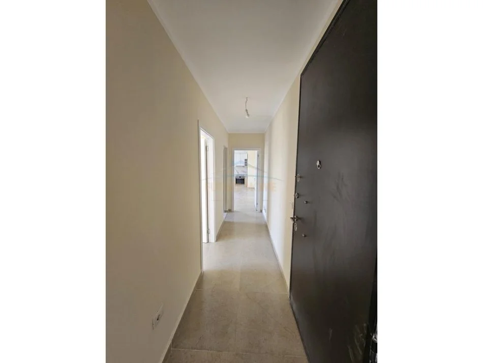 Tirane, jepet me qera apartament 2+1+Aneks+Ballkon Kati 2, 88 m² 430 € (RRUGA 5 MAJ)