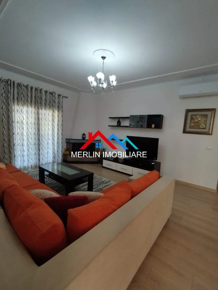 Tirane, jepet me qera Vile 5+1 Kati 2, 165 m² 1.200 € (RRUGA PASHO HYSA,ALI DEM)