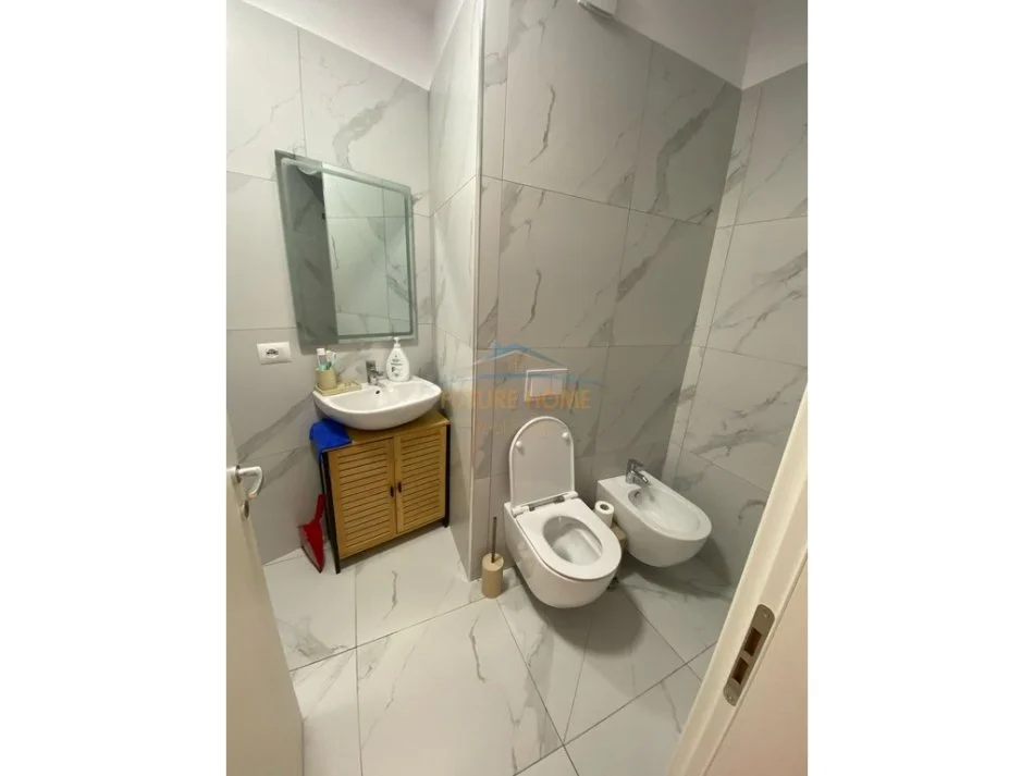 Tirane, jepet me qera 1+1 Kati 6, 68 m² 600 € 